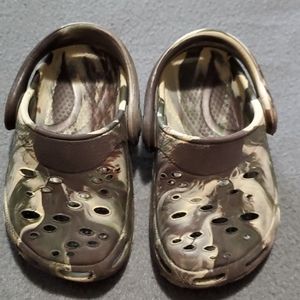 CROC style shoes size 4